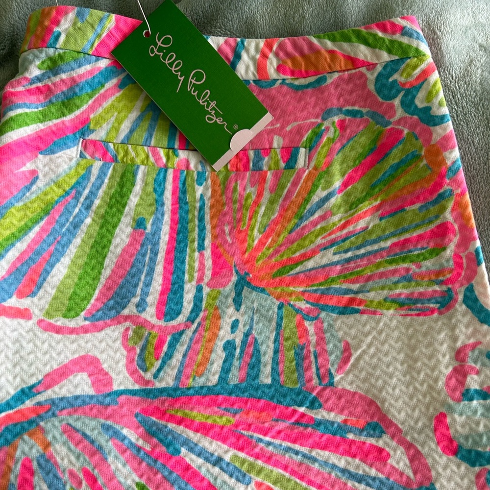 Lilly Pulitzer- Adie short - Picture 2 of 5